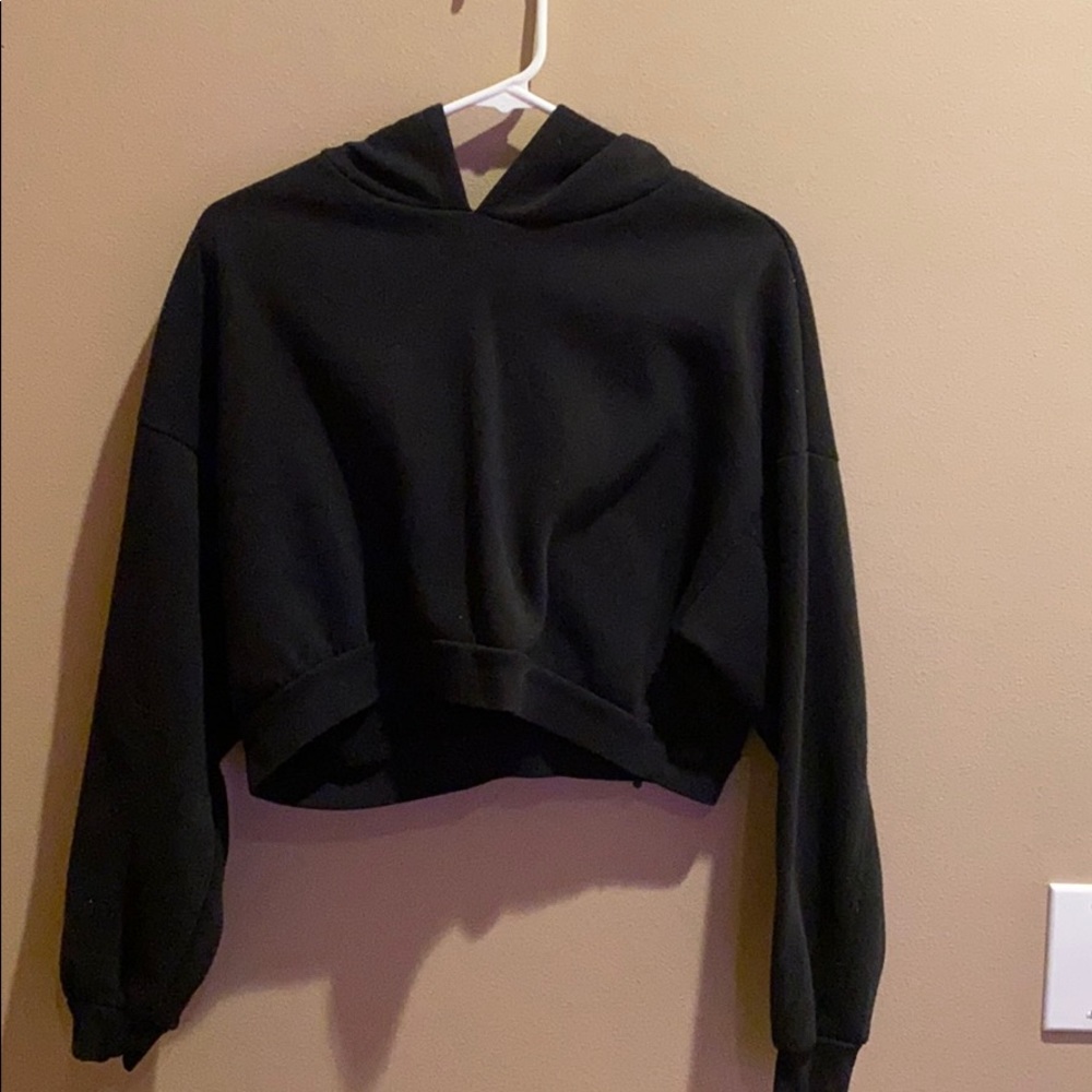 Black Cropped Sweatshirt
